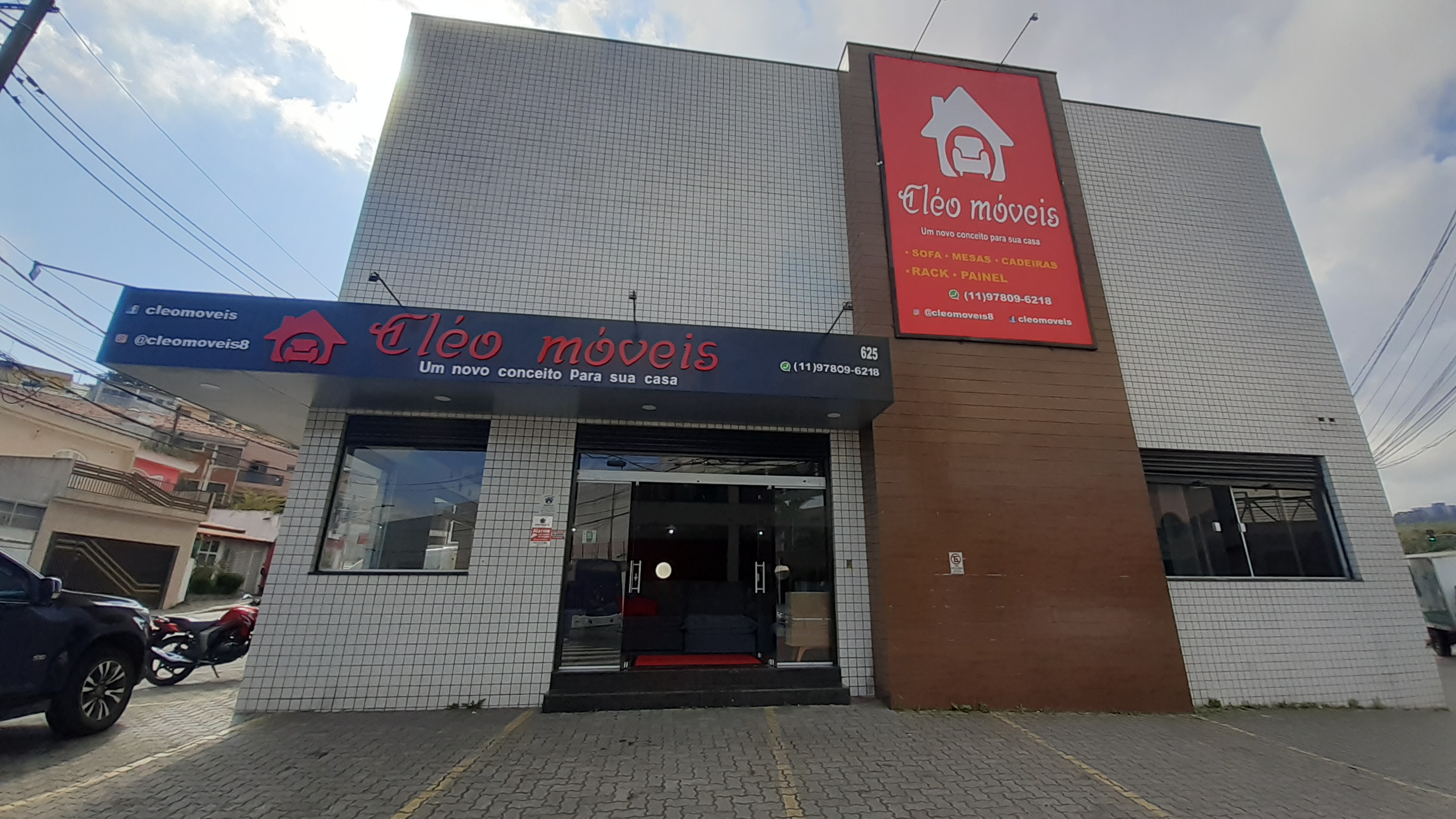 Interior da loja Cléo Móveis